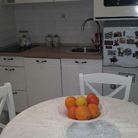 Studio Apartment Angie Split Bagian luar foto